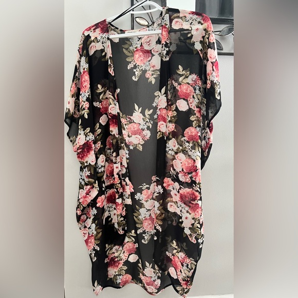 Smart Set Tops - Smart Set Black Floral Kimono